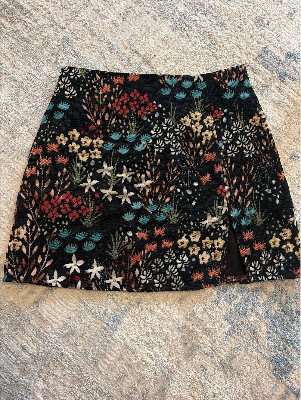 Storia Floral Pattern Black Mini Skirt with Front Slit